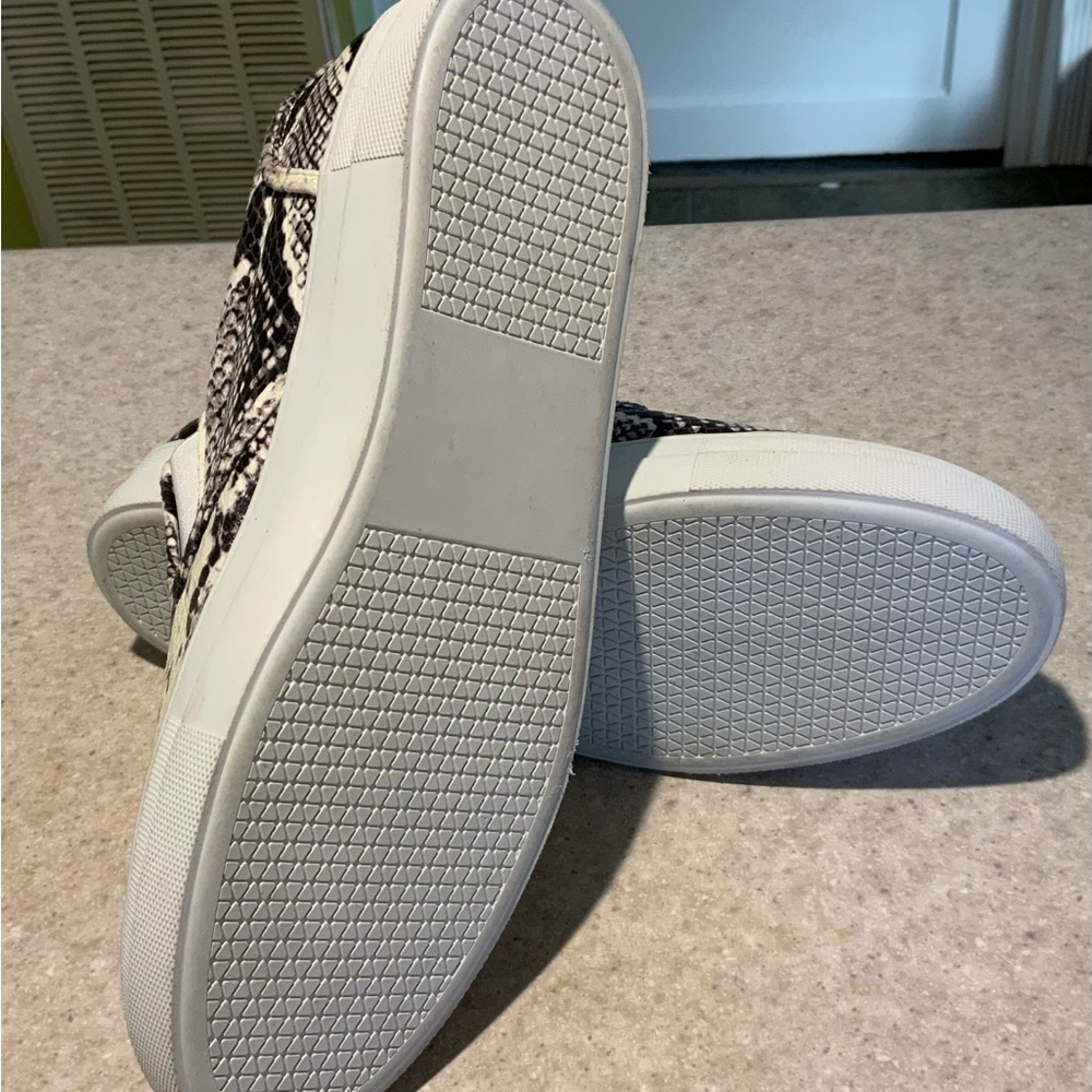 🌸🌸JustFab Monochrome Snake Print Slip-On Sneakers - Picture 3 of 4